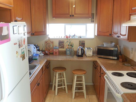 2nd image of 2134 Luz Ave