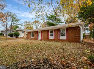 104 W Amhurst Pl, Sterling, VA 20164
