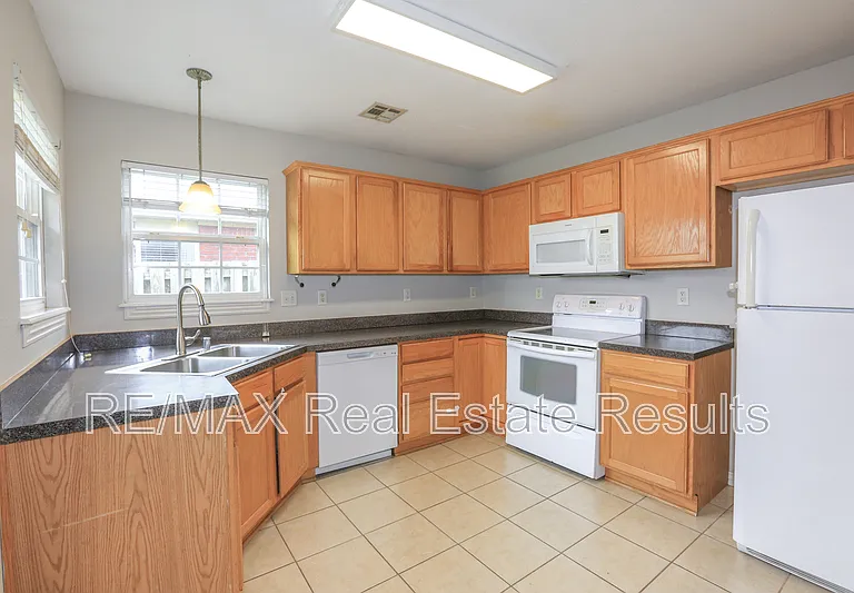 3711 SW Hansom Loop — Photo 11