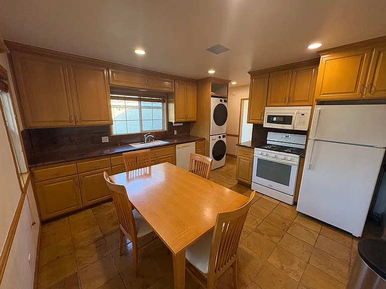 12606 Bonaparte Ave — Photo 7