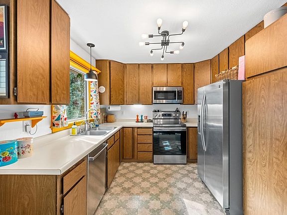 5th image of 485 Marshall Dr