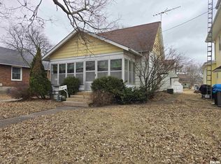 30 N Adams St, Carthage, IL 62321