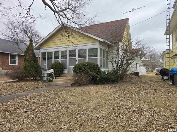 30 N Adams St, Carthage, IL 62321