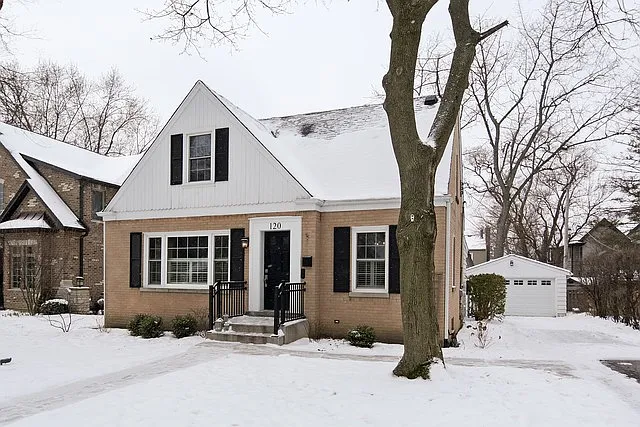 120 Mohawk Dr photo 1