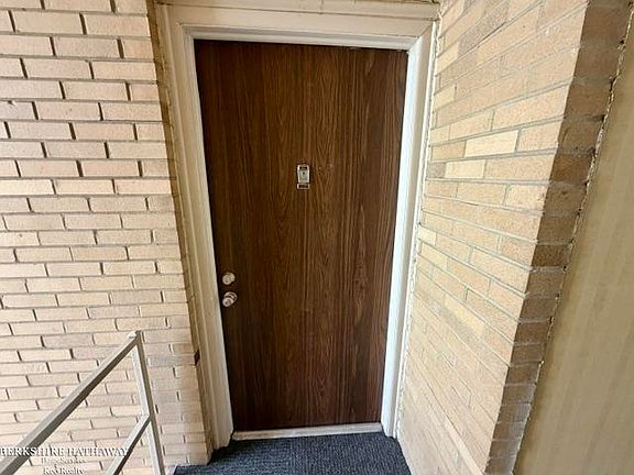 3rd image of 4921 Crooks Rd