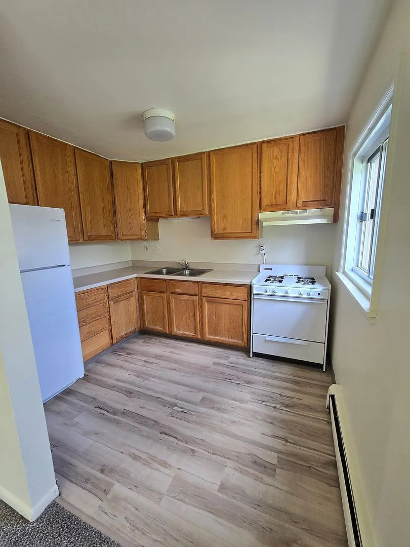 Mulford Park Apartments — Photo 4