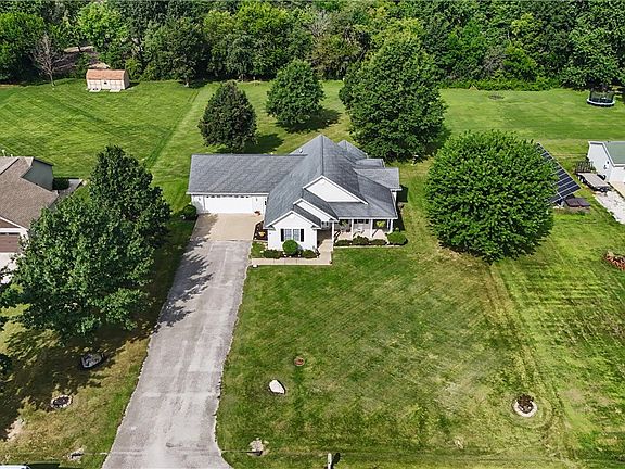 3rd image of 26 Crystal Ln