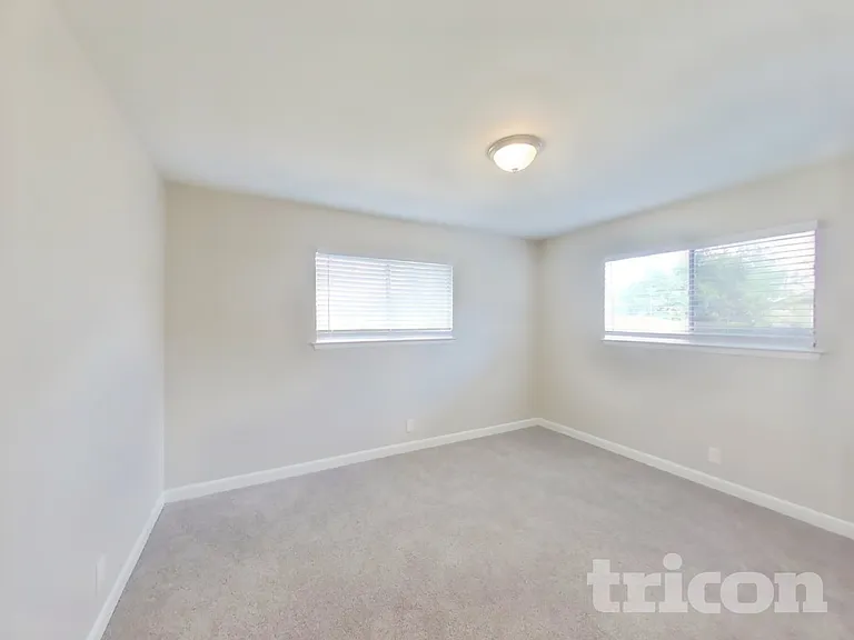 7326 Glen Trl — Photo 11