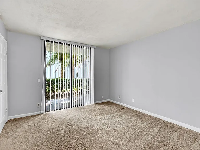 718 Executive Center Dr #16 — Photo 10