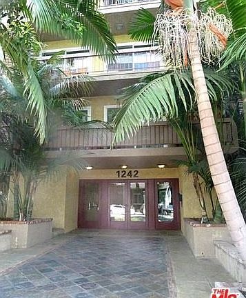 2nd image of 1242 S Barrington Ave APT 106