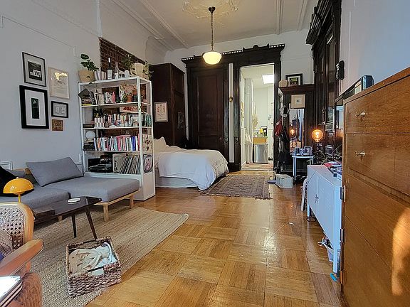 3rd image of 179 Saint Johns Pl APT 3