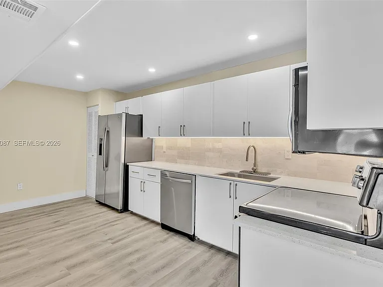 9124 Collins Ave #304 — Photo 8