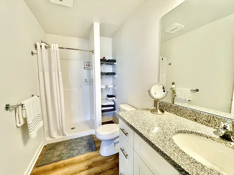 Elmwood Lake Apartments — Photo 17