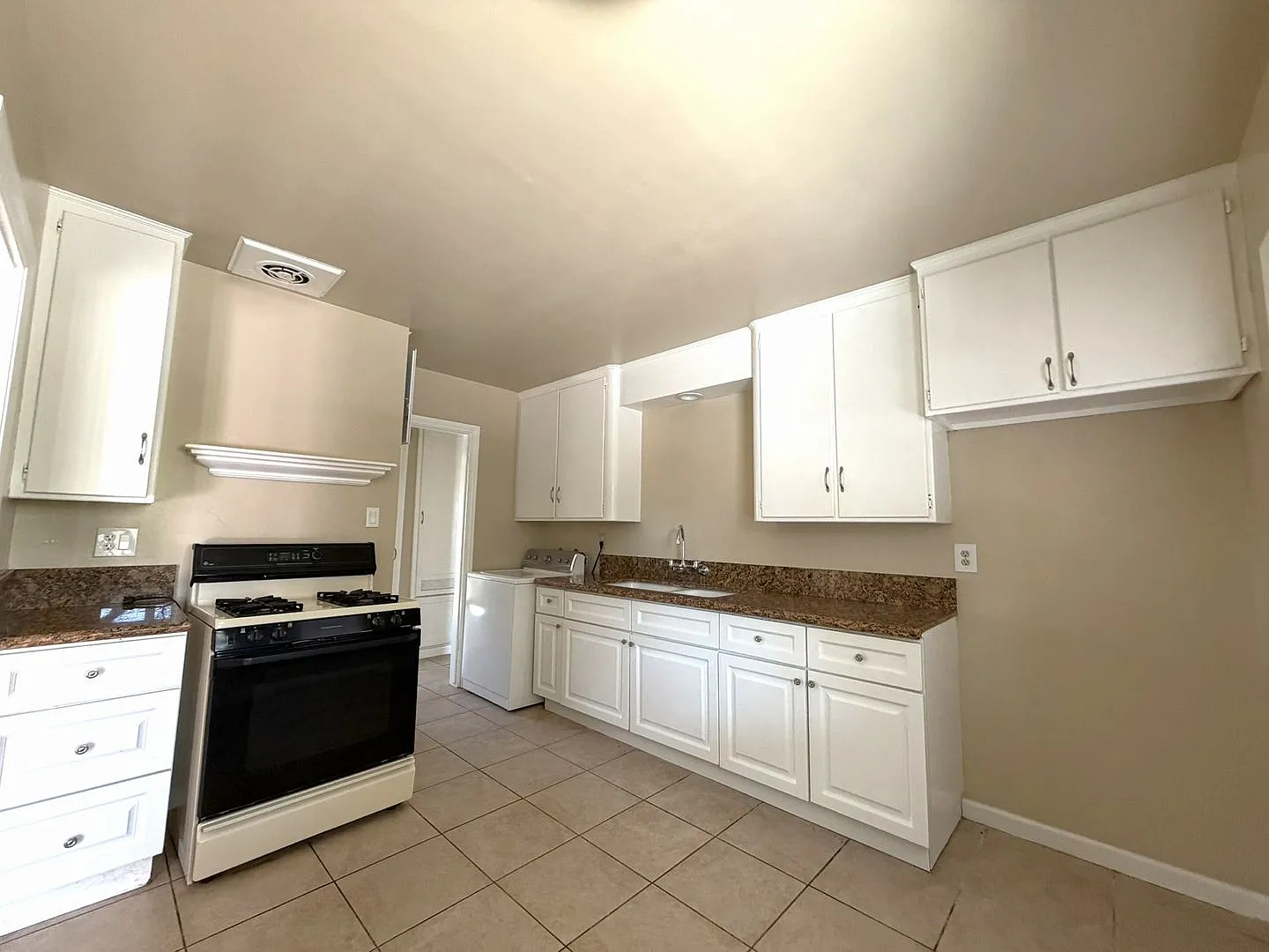 1266 Hill Street — Photo 3