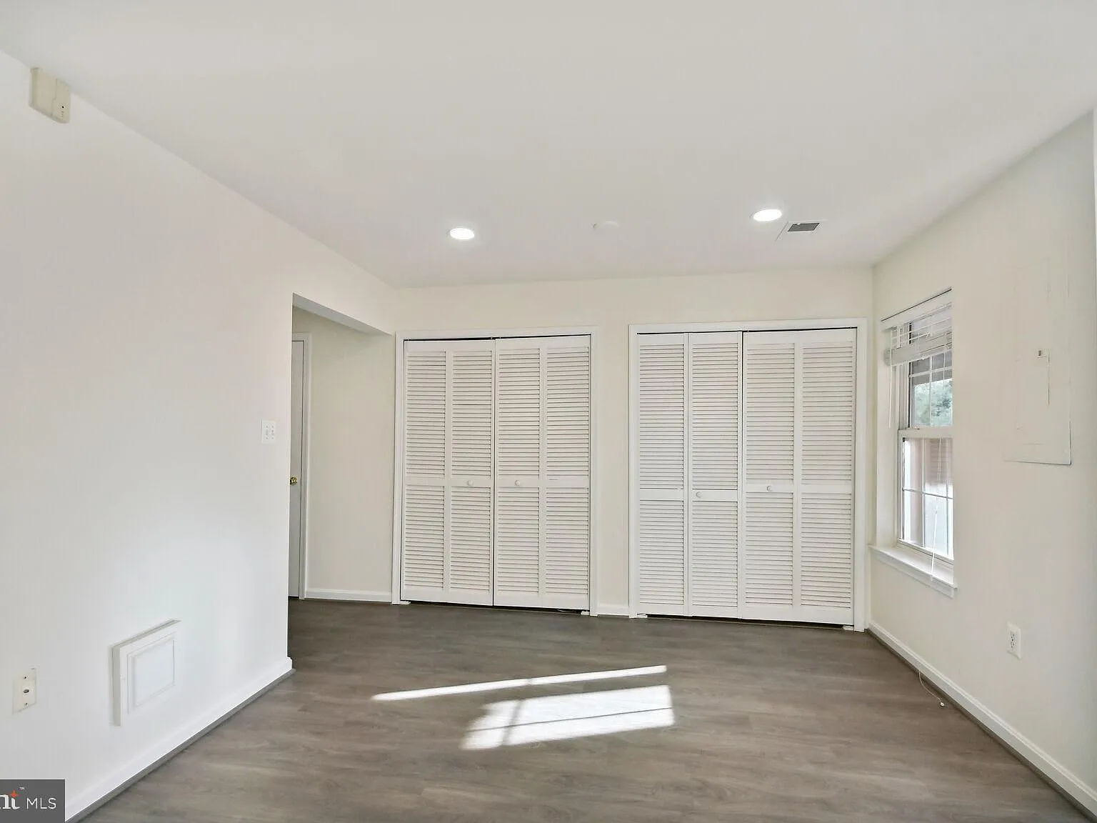3 bed, 4.0 bath, 2095 sqft, $2,995 — Photo 3