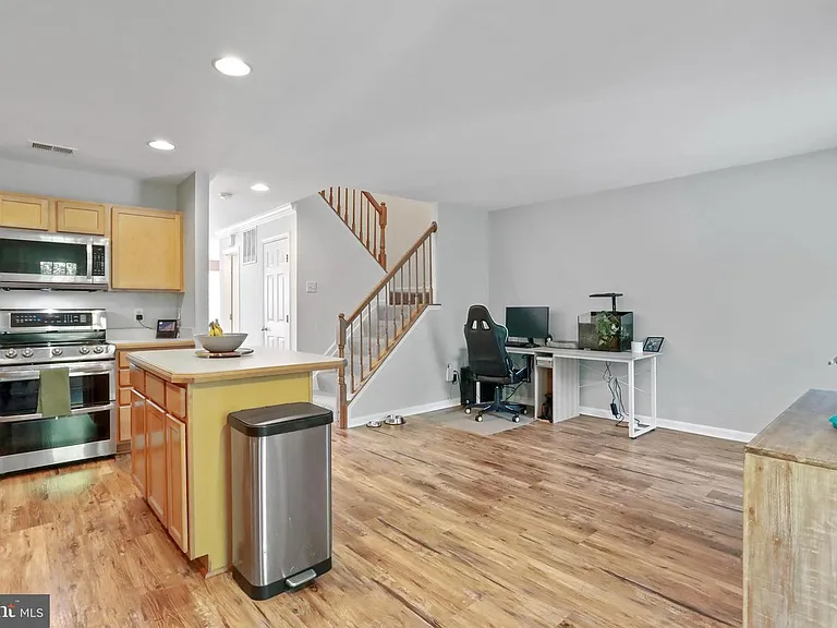 1307 Pendleton Ln — Photo 5