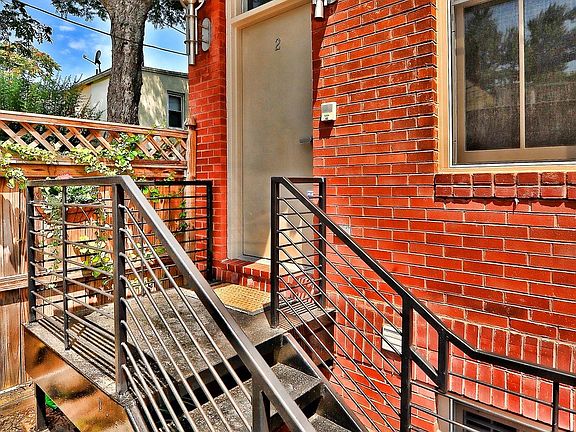 Private entrance to unit