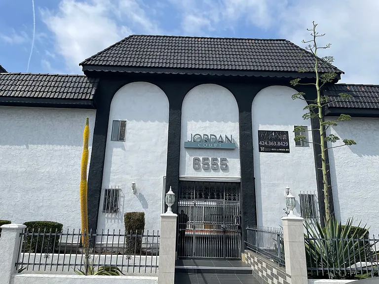 Jordan Court Apartments — Photo 6