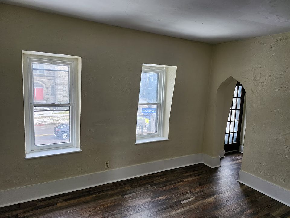 1st image of 330 Richmond Ave #2