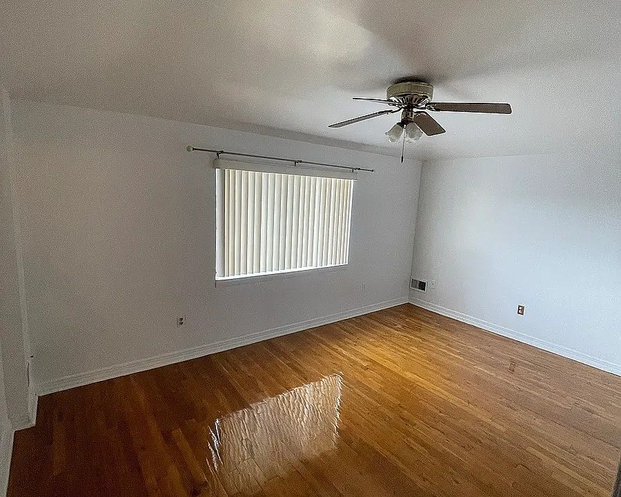 1st image of 14924 22nd Ave Floor 3