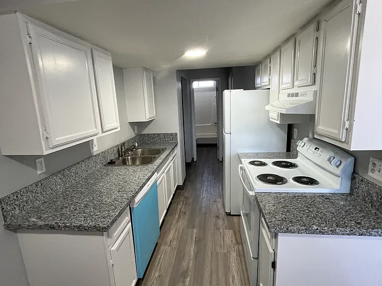 Regency Apartments — Photo 6