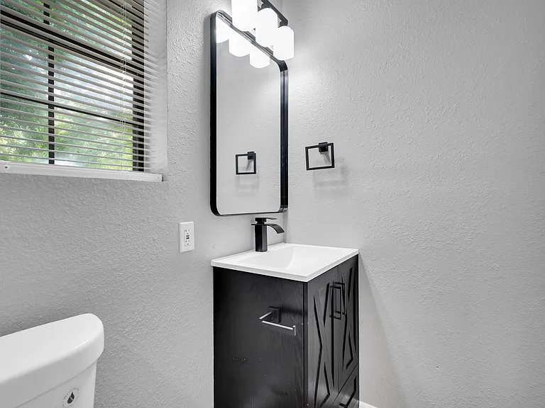 772 Fernwood St — Photo 11