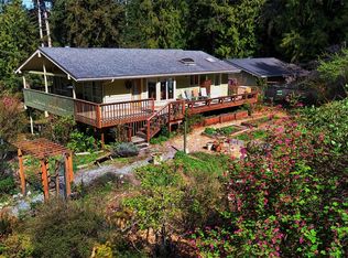 301 Perkins Ln, Lopez Island, WA 98261