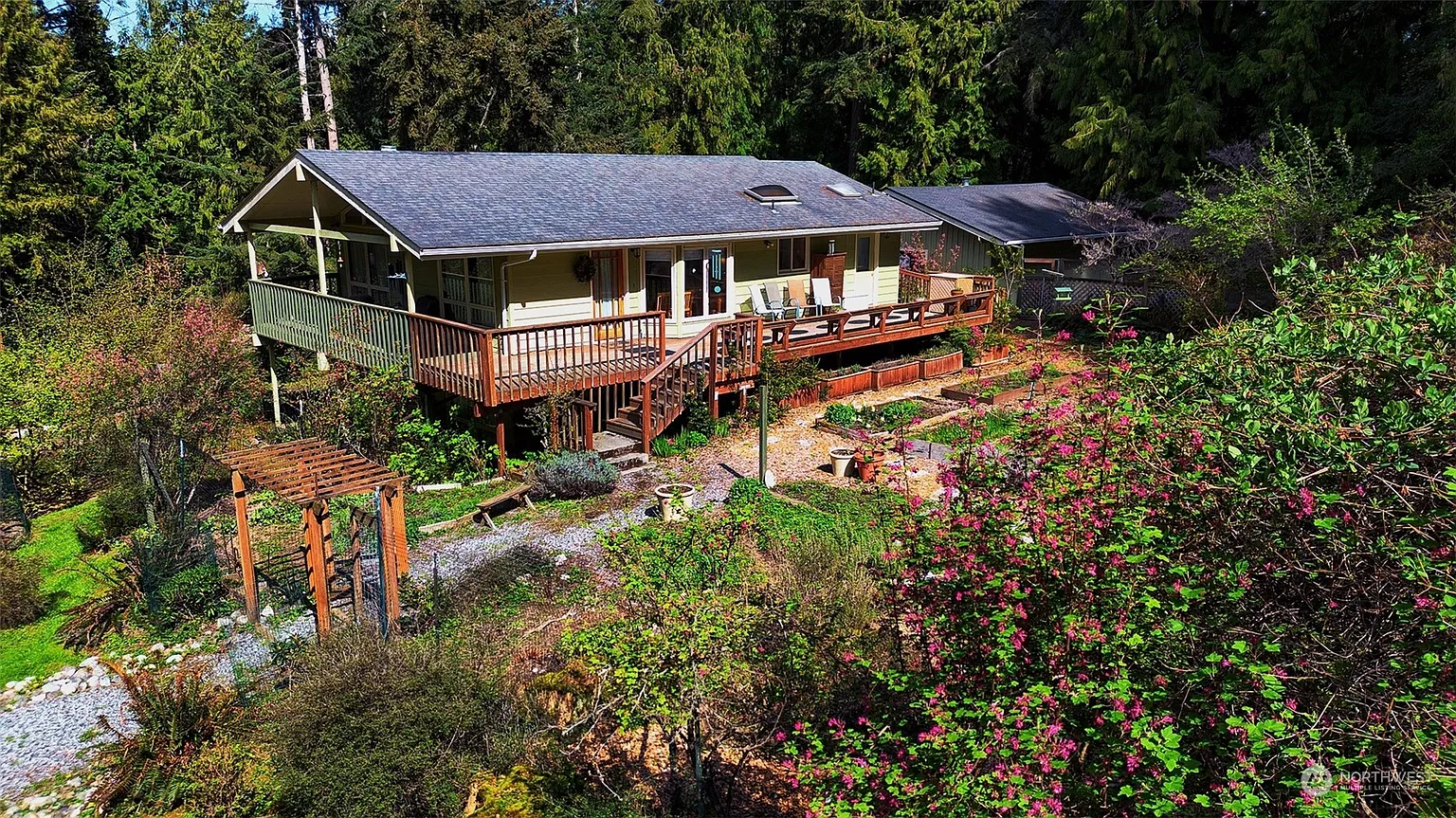 301 Perkins Lane photo 1