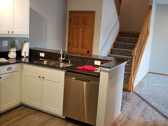 4th image of 1621 Woodlynn Ave E #6