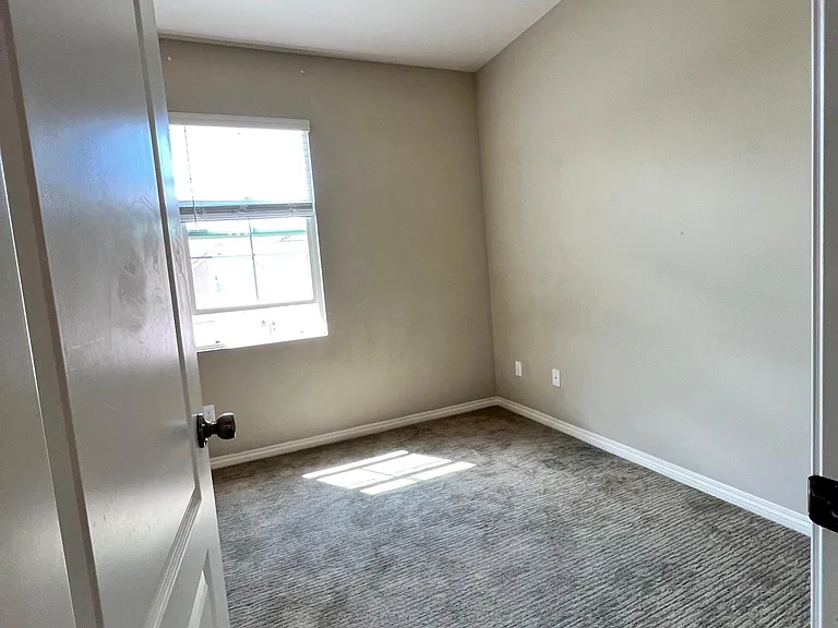 1913 Provost Pl — Photo 20