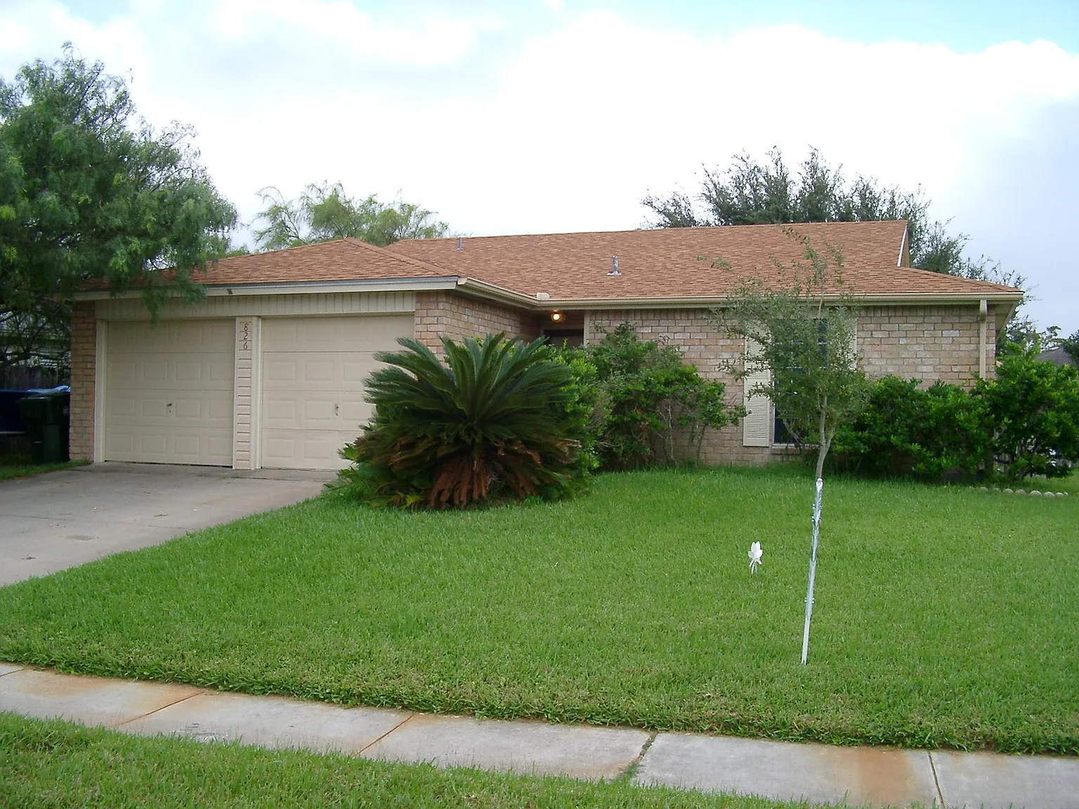 3 bed, 1294 sqft, $1,925 — Photo 1