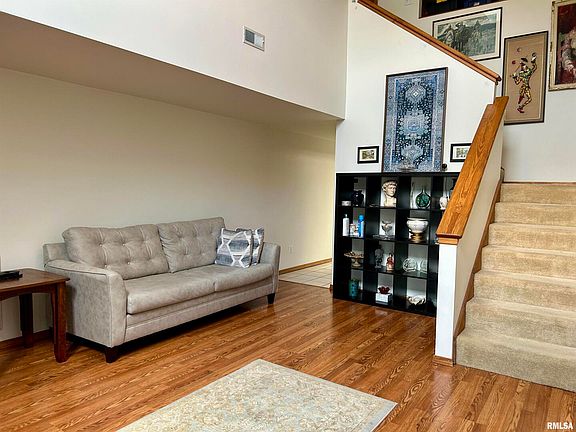 3rd image of 108 N Gordon Ln