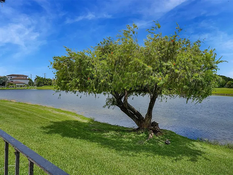 9177 Fontainebleau Blvd #3 — Photo 39