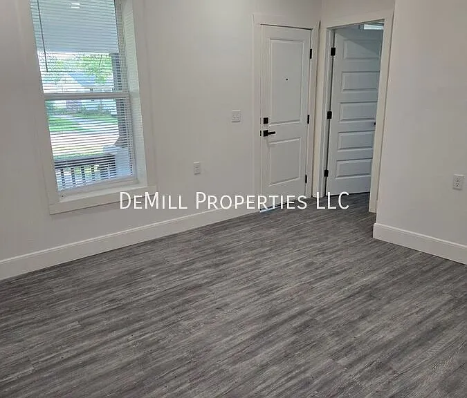 1740 W Olive St — Photo 4