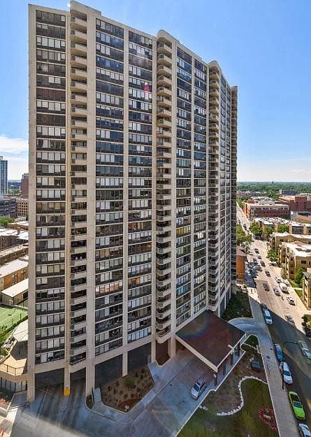 1st image of 3930 N Pine Grove Ave APT 2509