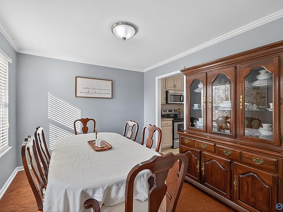 5th image of 2202 Springdale Dr SW