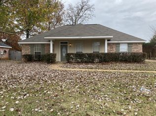 142 Live Oaks Blvd, Pearl, MS 39208