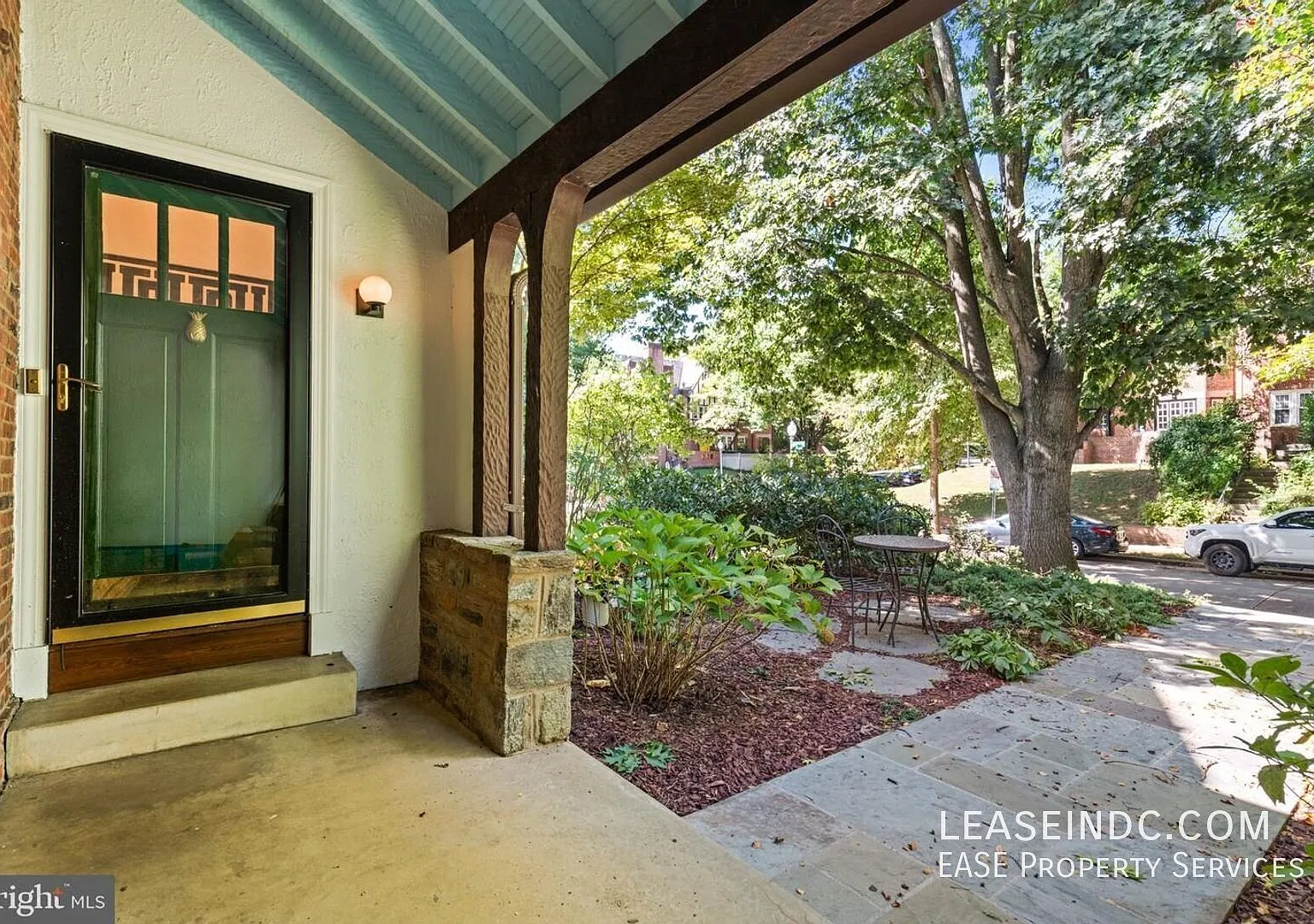 3 bed, 2.5 bath, 2016 sqft, $5,900 — Photo 3