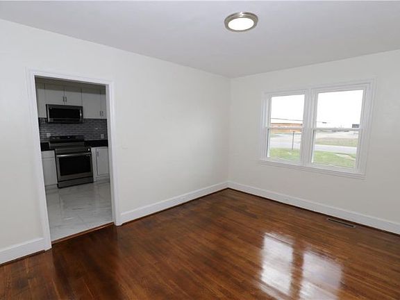 3rd image of 319 W Broad St
