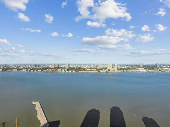 220 Riverside Boulevard image 10 of 28