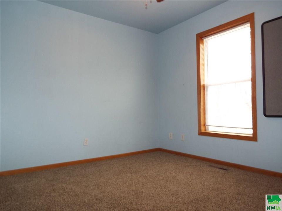 2nd image of 1825 California Ave
