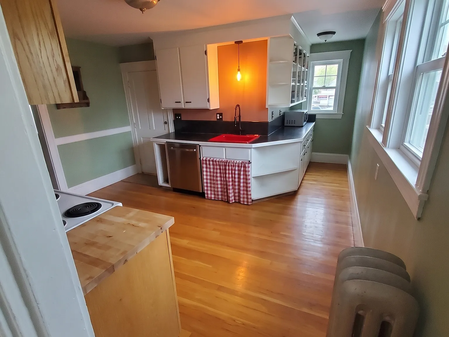 2 bed, 1364 sqft, $2,400 — Photo 2
