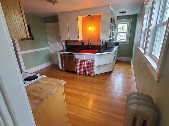 2nd image of 591 Concord St