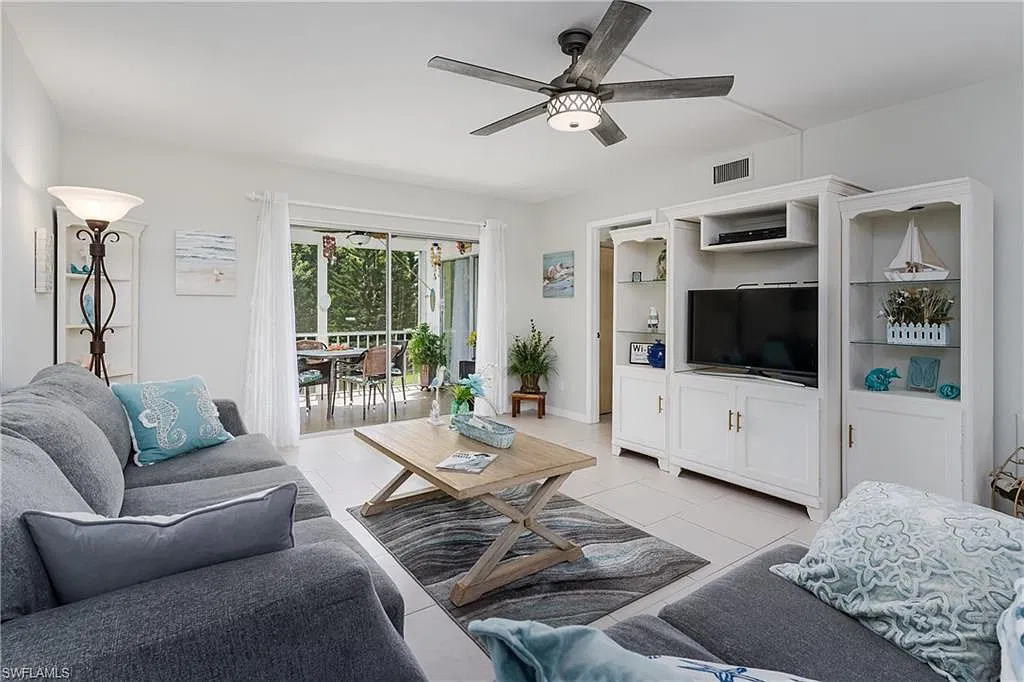 2 bed, 2.0 bath, 1071 sqft, $3,000 — Photo 2