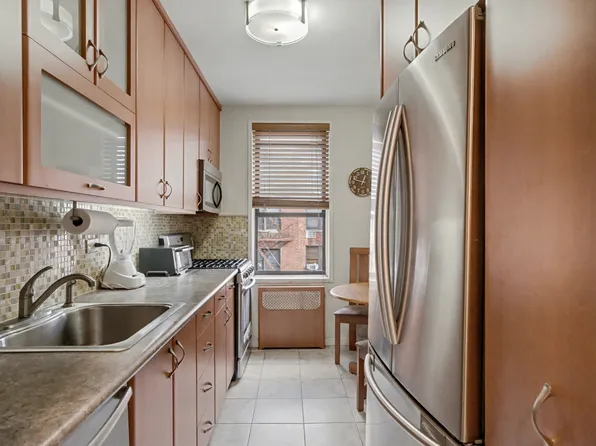 1577 East 17th Street image 4 of 15