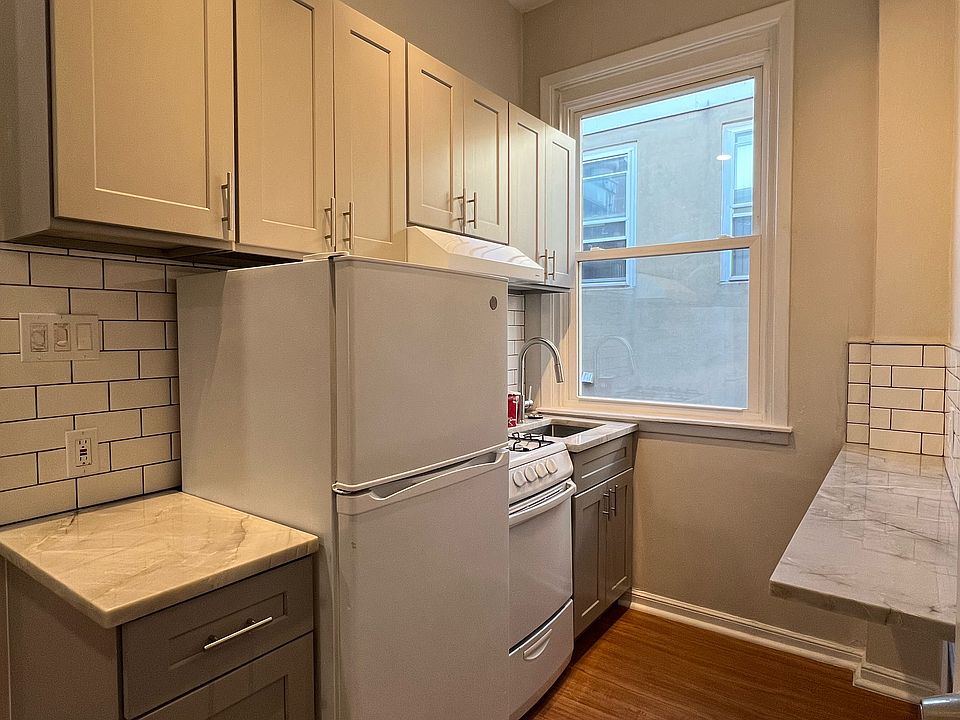 1st image of 907 Christian St Floor 3