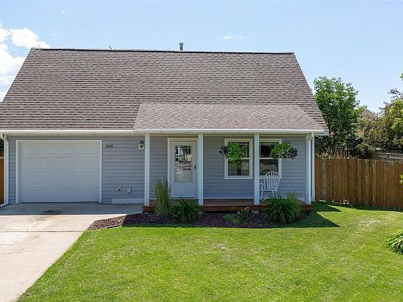 3rd image of 1105 Petersen Dr