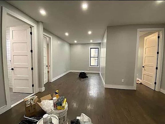 3rd image of 188 Parkside Ave APT C3e