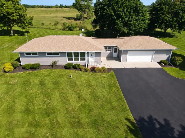 37310 87th St, Burlington, WI 53105