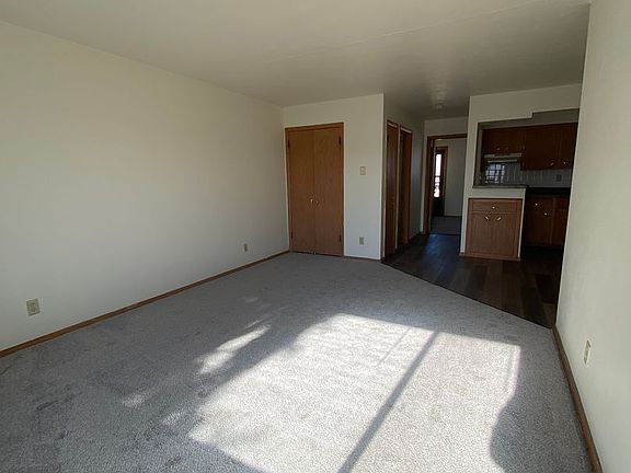 3rd image of 833 N Hawley Rd APT 4